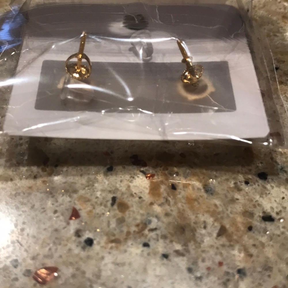 Iced Out Cubic Zirconia Screw Back 18k Gold Plated - Picture 2 of 6